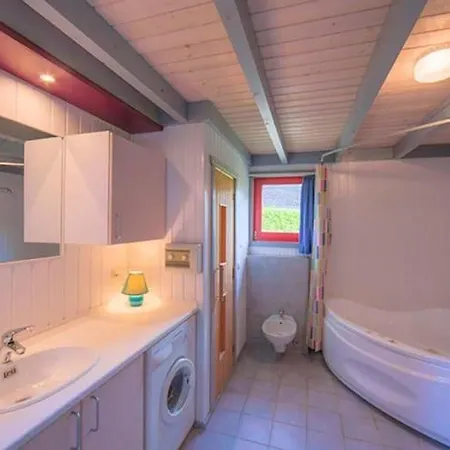 Mit Kinderausstattung *